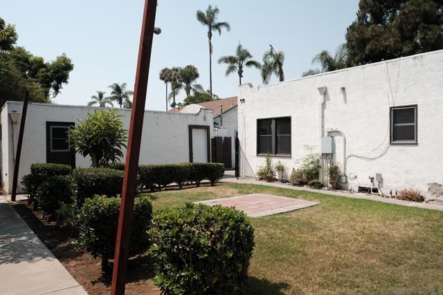 4757 Kensington Dr, San Diego CA: https://media.crmls.org/mediaz/383686ae-9f83-4046-beaa-5b48d3d8e0b9.jpg