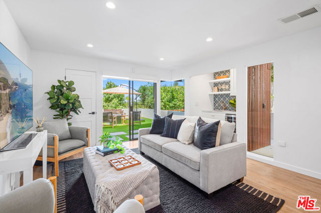 1183 La Mirada Street, Laguna Beach CA: https://media.crmls.org/mediaz/3836ccea-f1be-49cb-a928-8ea2b513b20c.jpg