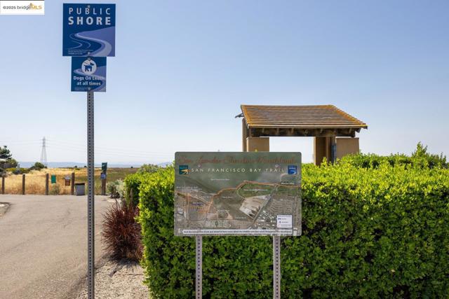 15388 Heron Dr, San Leandro CA: https://media.crmls.org/mediaz/38376109-bad7-46cb-94e3-46bb03a1bcbe.jpg