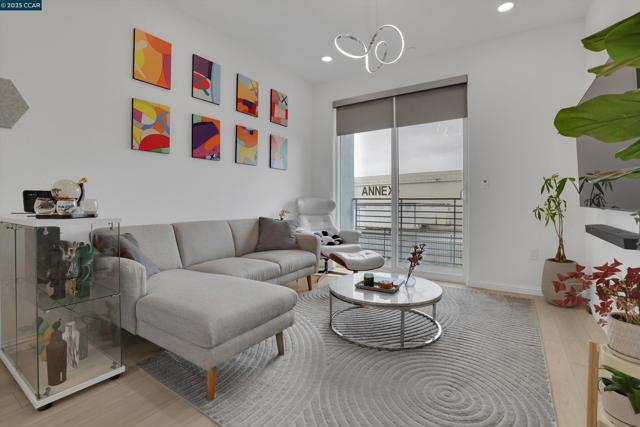 2816 Cathwood Lane, Alameda CA: https://media.crmls.org/mediaz/383788bf-2ea4-458c-ab8c-c595d5679125.jpg