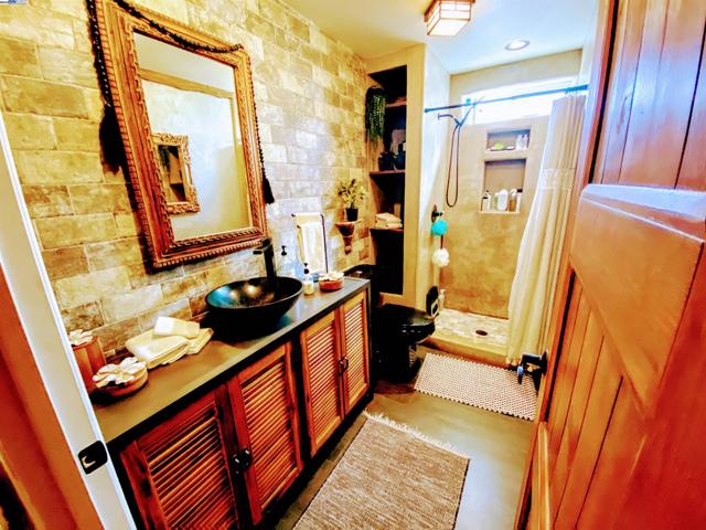 31733 Lake Meadow Rd, Acton CA: https://media.crmls.org/mediaz/383885a9-dac5-4412-8c97-e79d4c008885.jpg