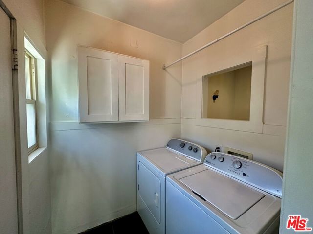 2941 9th Avenue, Los Angeles CA: https://media.crmls.org/mediaz/3838903a-7995-4b27-bfad-eef8982ddd25.jpg