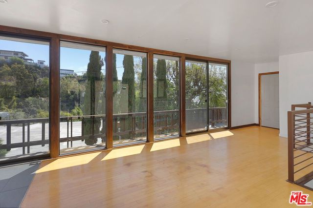 8629 Franklin Avenue, Los Angeles CA: https://media.crmls.org/mediaz/3838db22-fe75-4407-8425-0c02f768dba2.jpg