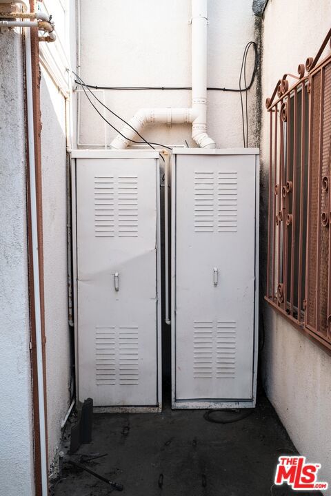 4214 W Slauson Avenue, Los Angeles CA: https://media.crmls.org/mediaz/383950f2-fec5-4597-9b1b-ae0b5c60e5d2.jpg