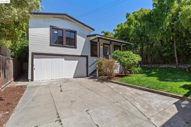 1351 Carlotta Ave, Berkeley CA: https://media.crmls.org/mediaz/383a0b75-c2f8-495c-aa06-2ceae8dcd890.jpg