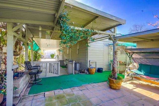 14215 Pecan Park Ln, El Cajon CA: https://media.crmls.org/mediaz/383a3b88-b7f8-4447-a639-324d3fc0247a.jpg