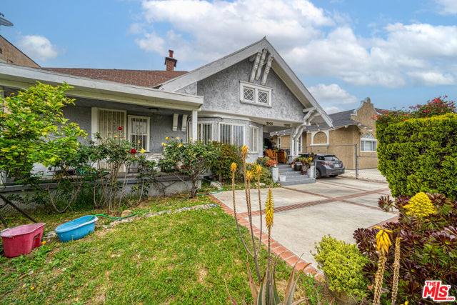 2905 W 14th Street, Los Angeles CA: https://media.crmls.org/mediaz/383ab462-5d27-437a-b5c7-5c352c7503b5.jpg