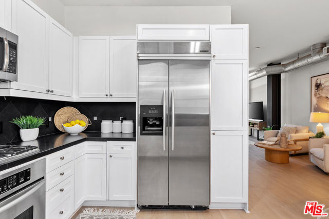 5350 Playa Vista Drive, Playa Vista CA: https://media.crmls.org/mediaz/383ac9c5-f705-4c24-a624-10e68197b1aa.jpg