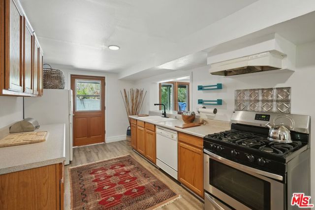 1527 Bainum Drive, Topanga CA: https://media.crmls.org/mediaz/383b0d00-cf41-4676-829e-e423a0e34b1c.jpg