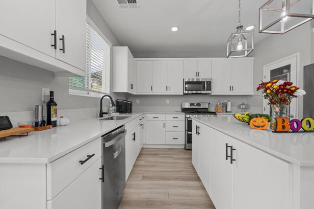 Detail Gallery Image 25 of 33 For 264 Hass Ln, Fallbrook,  CA 92028 - 5 Beds | 3 Baths