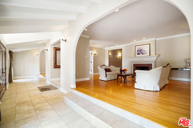 Image 9 of 58 For 10655 Camarillo Street