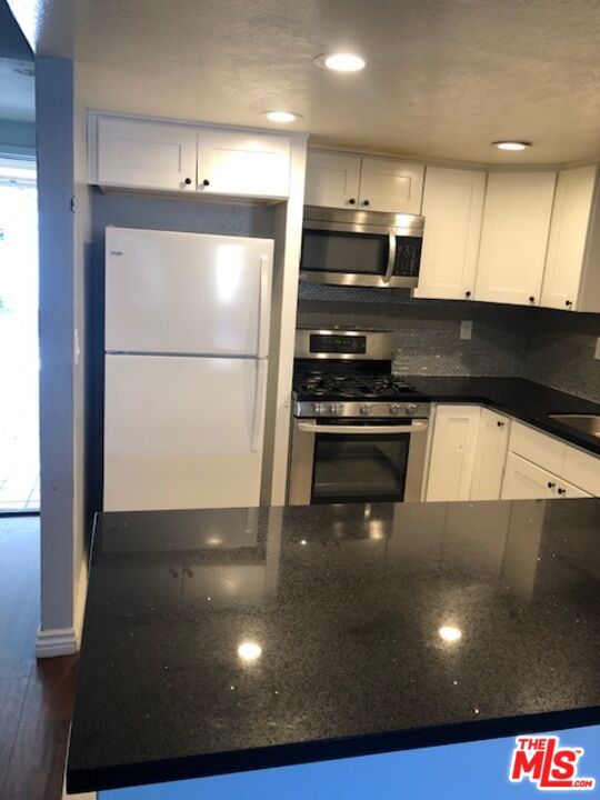 533 W 219th Street, Carson CA: https://media.crmls.org/mediaz/383bc49a-8464-4a74-a17f-a65e8dfd665e.jpg