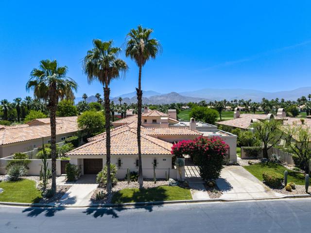 945 Hawk Hill Trail, Palm Desert CA: https://media.crmls.org/mediaz/383c3a53-d7ea-46d1-89c8-1ac622cdd4f4.jpg