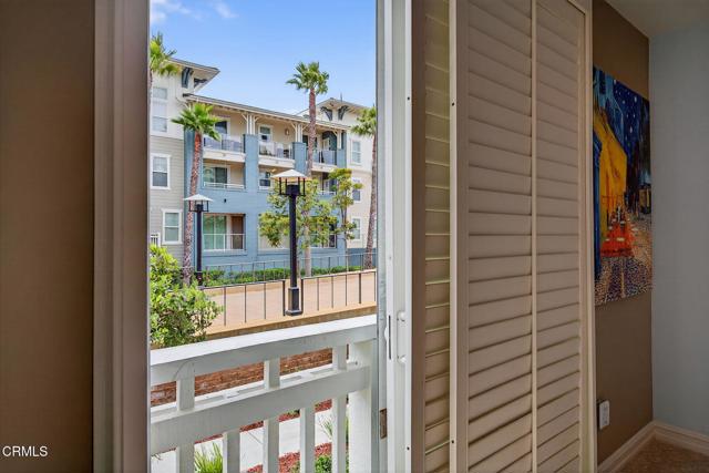 1423 Windshore Way, Oxnard CA: https://media.crmls.org/mediaz/383cac9a-99f7-4be9-86e3-60e5b4921694.jpg