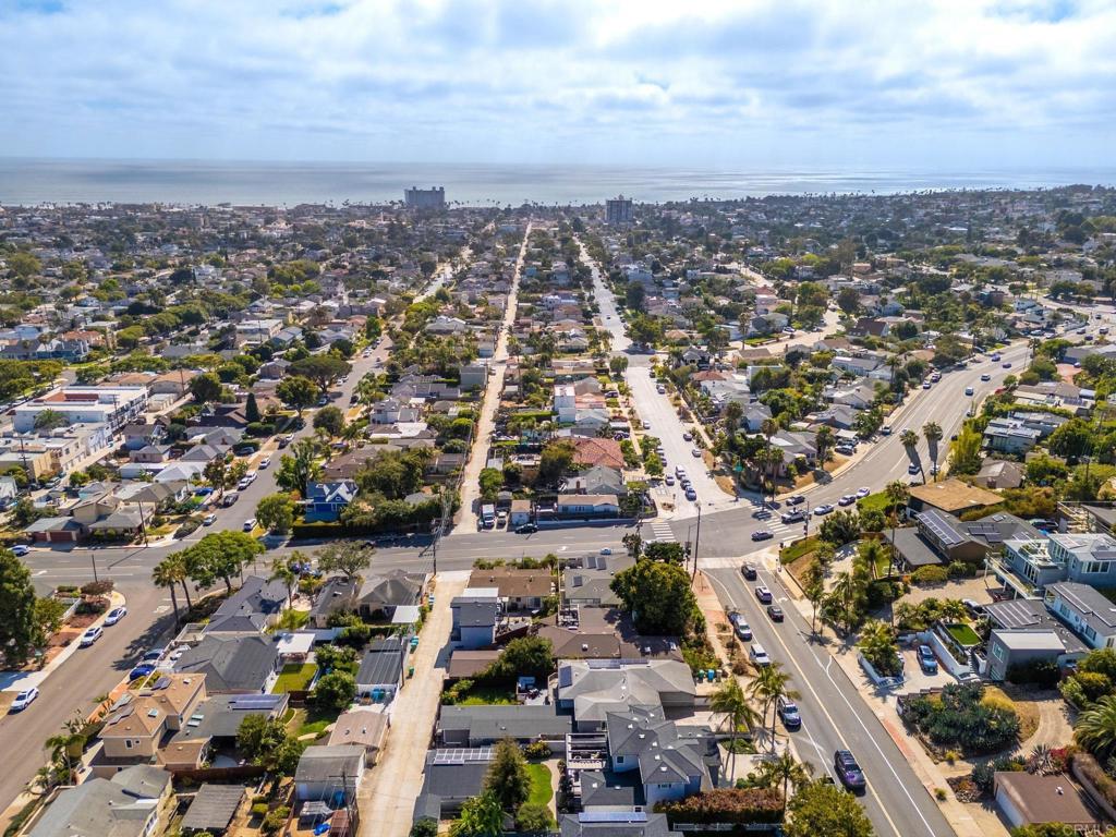 https://media.crmls.org/mediaz/383cbe52-0385-4882-af21-b0caecc81089.jpg?preset=X-Large