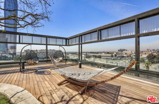 889 Francisco Street, Los Angeles CA: https://media.crmls.org/mediaz/383d1624-e40c-4b93-a87d-383cae94228e.jpg