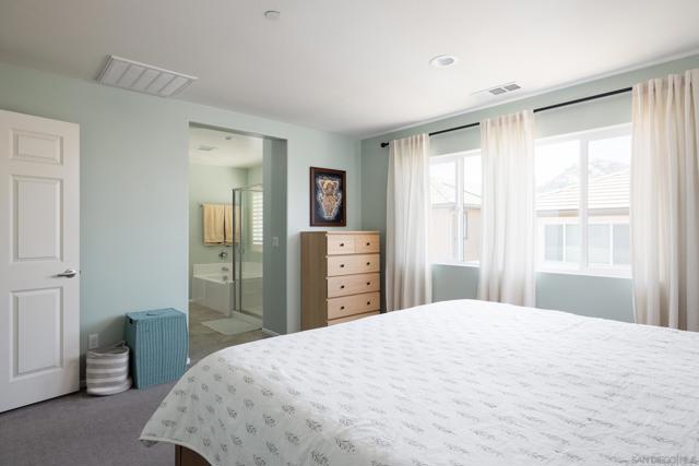 211 Spotted Saddle Way, Fallbrook CA: https://media.crmls.org/mediaz/383de5db-1e97-4a22-ab57-8f98681e4cb8.jpg