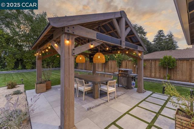 1806 Newell Ave, Walnut Creek CA: https://media.crmls.org/mediaz/383e3183-8dfb-4e35-84bf-358e432beb8b.jpg