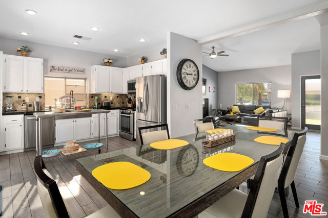 1602 Olga Way, Palm Springs CA: https://media.crmls.org/mediaz/383e3349-ad39-4596-9a4d-68271e896e9b.jpg