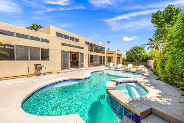 46220 Manitou Drive, Indian Wells CA: https://media.crmls.org/mediaz/383e4e04-ef11-4a67-aa7b-d6c0395f9804.jpg