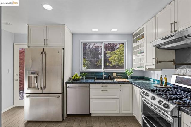 61 Wildwood Ave, Piedmont CA: https://media.crmls.org/mediaz/383ec188-ccac-4f7e-820a-c5058737e979.jpg