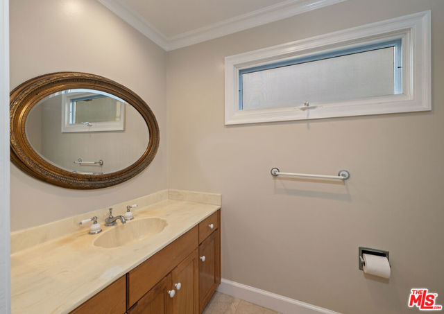 5105 Via Donte, Marina del Rey CA: https://media.crmls.org/mediaz/383fd431-3001-4f5b-a78f-571137d3bb87.jpg