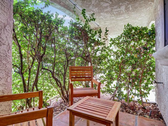 2001 E Camino Parocela, Palm Springs CA: https://media.crmls.org/mediaz/383fe335-df71-4941-9c01-98a355e903b6.jpg