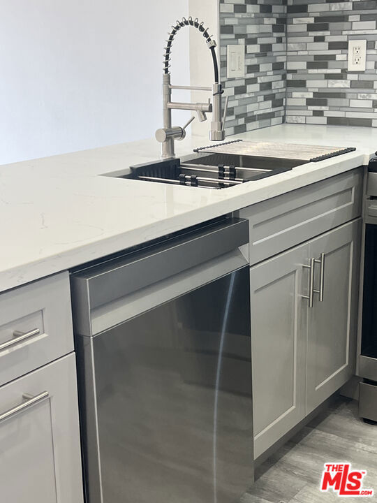 19009 Sherman Way, Reseda CA: https://media.crmls.org/mediaz/38400877-beb3-46d5-b45b-07fb39699d4d.jpg