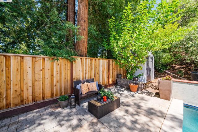 868 Madeira Dr, Pleasanton CA: https://media.crmls.org/mediaz/384037e3-64f2-42f7-ac71-652dee5ef294.jpg
