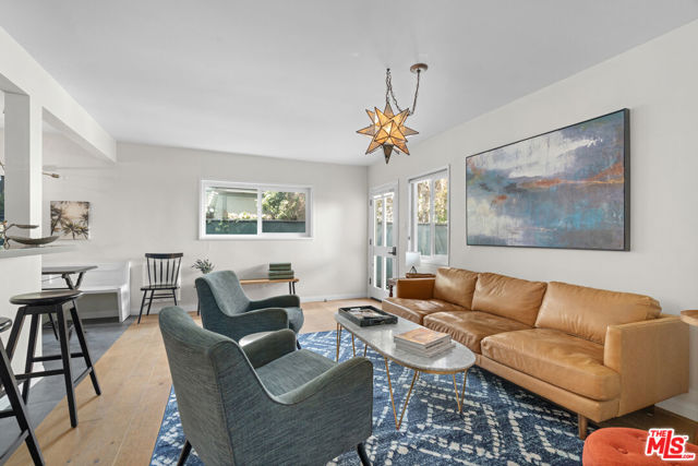 705 6th Avenue, Venice CA: https://media.crmls.org/mediaz/38408cbb-802f-4db3-8d39-73d6dbceb7bb.jpg