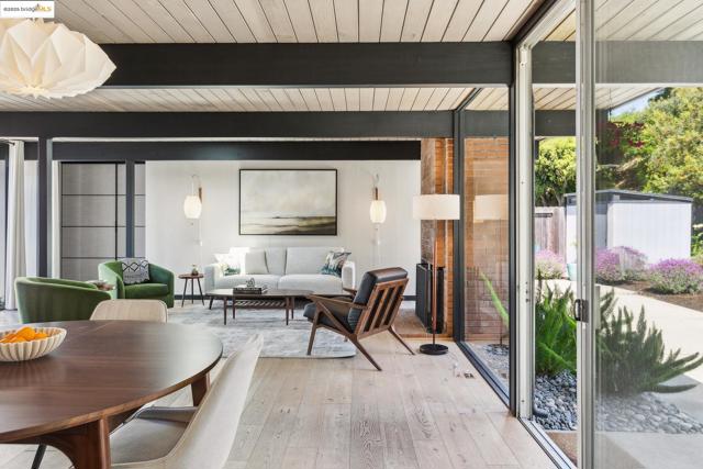 8156 Coach Dr, Oakland CA: https://media.crmls.org/mediaz/38414056-32a9-4783-a8e4-7d9876a0ead8.jpg