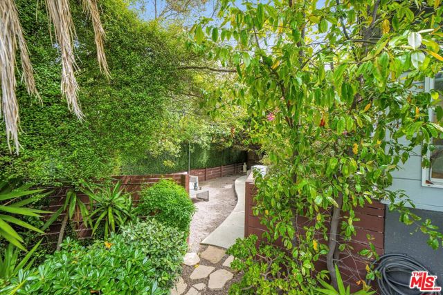 828 Hill Street, Santa Monica CA: https://media.crmls.org/mediaz/3841512c-b0d9-4172-9cc8-c81ff7c2879e.jpg