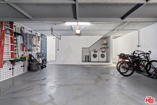 2336 28th Street, Santa Monica CA: https://media.crmls.org/mediaz/38415e1c-9e2b-4c92-be2a-758c95b8a552.jpg