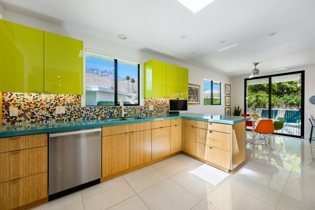 1380 Malaga Circle, Palm Springs CA: https://media.crmls.org/mediaz/3841d7af-608f-45e7-949d-3dd0ae602da7.jpg