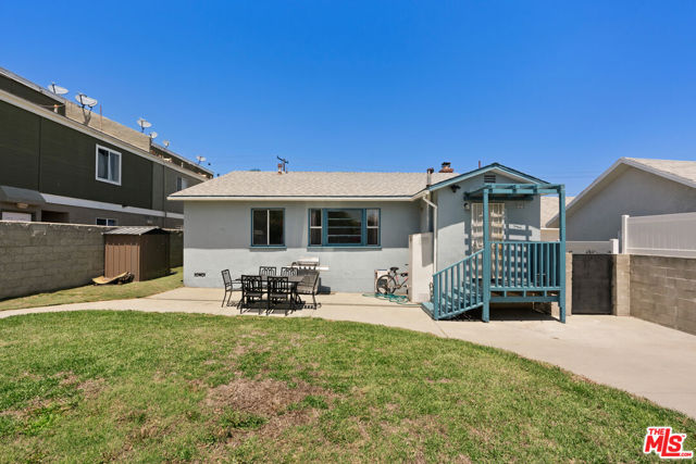 328 E Plymouth Street, Inglewood CA: https://media.crmls.org/mediaz/3841edd6-df56-458f-9461-c279c08b8a0a.jpg