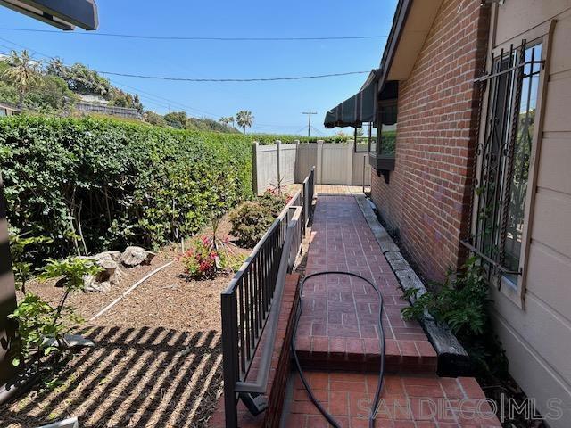 3154 Lloyd St, San Diego CA: https://media.crmls.org/mediaz/38424abe-db36-4329-9868-a7eded417df8.jpg
