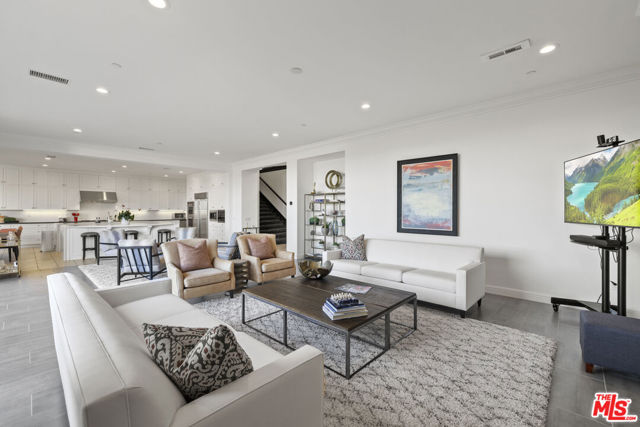 20162 W Cromwell Way, Porter Ranch CA: https://media.crmls.org/mediaz/38427f7e-c87f-46a4-a491-078f08099a10.jpg