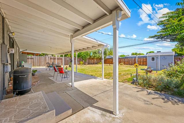 312 Oakshire Avenue, Modesto CA: https://media.crmls.org/mediaz/384292af-37df-436e-b0c0-0f418dd56c93.jpg