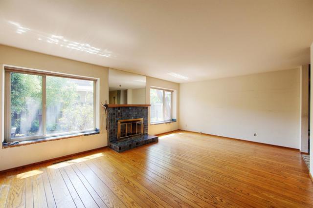 3810 Grove Avenue, Palo Alto CA: https://media.crmls.org/mediaz/3842e515-e4ea-4189-be4d-f9909499f47b.jpg