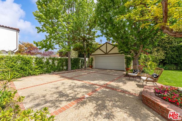 217 17th Street, Santa Monica CA: https://media.crmls.org/mediaz/38430ea6-3c46-456c-ad17-d2fa4a099c52.jpg