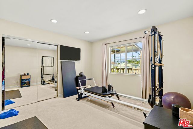 268 S Palm Drive, Beverly Hills CA: https://media.crmls.org/mediaz/384326c8-b8d3-402f-a91e-7e2fbd0d2e87.jpg