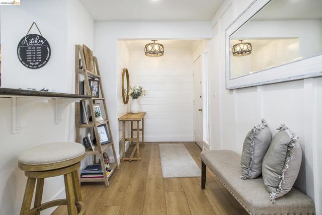 1550 Trawler St, Discovery Bay CA: https://media.crmls.org/mediaz/3843666b-ad2f-4c36-9bb6-8d78df13eca1.jpg