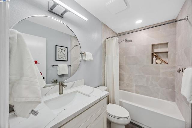 2236 Oakland Ave, Pleasanton CA: https://media.crmls.org/mediaz/38437811-4083-42c1-ab50-f4f84ca410c3.jpg