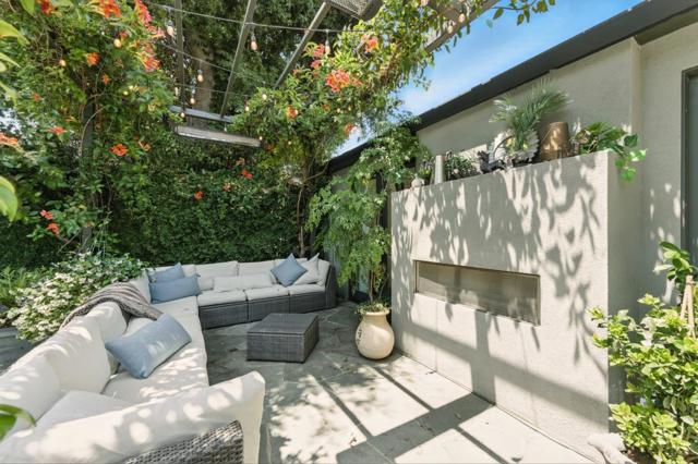 543 8th Avenue, Menlo Park CA: https://media.crmls.org/mediaz/3843953f-b2e2-44bd-8988-80409354c7f5.jpg