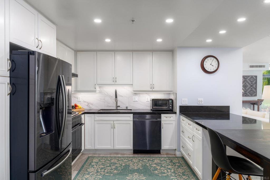 555 Front St - photo 8