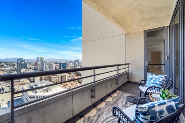 Detail Gallery Image 10 of 27 For 700 Front St #2505,  San Diego,  CA 92101 - 2 Beds | 2/1 Baths
