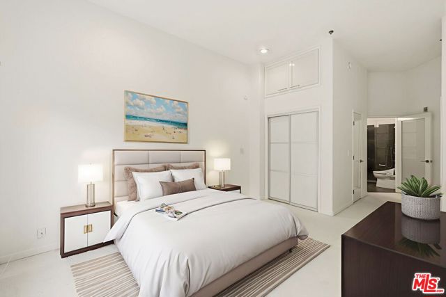 840 N Croft Avenue, Los Angeles CA: https://media.crmls.org/mediaz/38456830-31f8-4a5a-82a5-990399bcd398.jpg