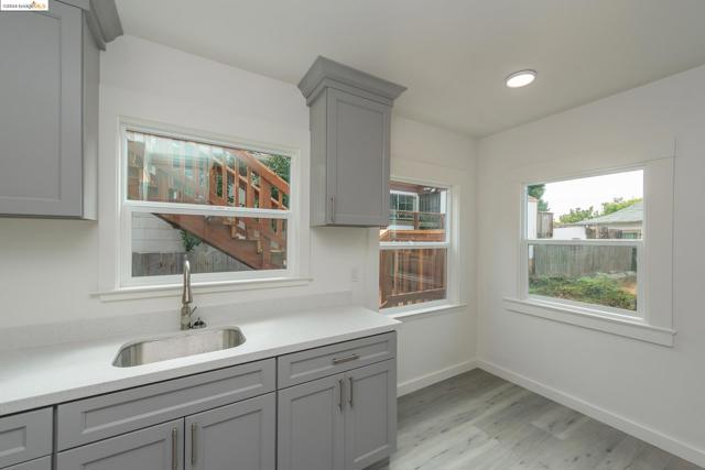 Image 17 of 46 For 707 Aileen St