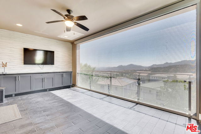 11945 Mirabel Way, Porter Ranch CA: https://media.crmls.org/mediaz/38461233-db49-4e1b-b2ab-1154c3b13467.jpg