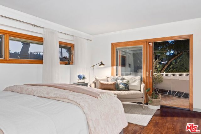 15601 Woodfield Place, Sherman Oaks CA: https://media.crmls.org/mediaz/38464883-1ea8-41f7-ade0-8a2bc9a538fa.jpg